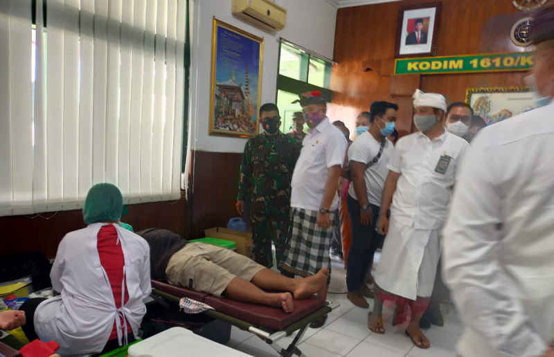 Wakil Bupati Klungkung Apresiasi Donor Plasma Konvalesen Dalam Rangka Hut Ke 75 TNI