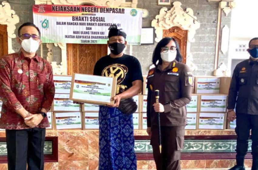 Kajari Denpasar Bantu Sembako untuk Warga Terdampak Covid-19 di Denpasar